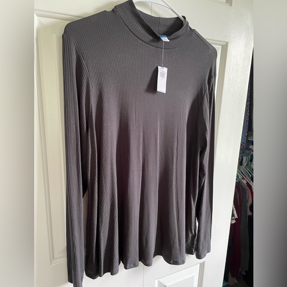 Gray Ribbed Turtleneck Top - Picture 3 of 5